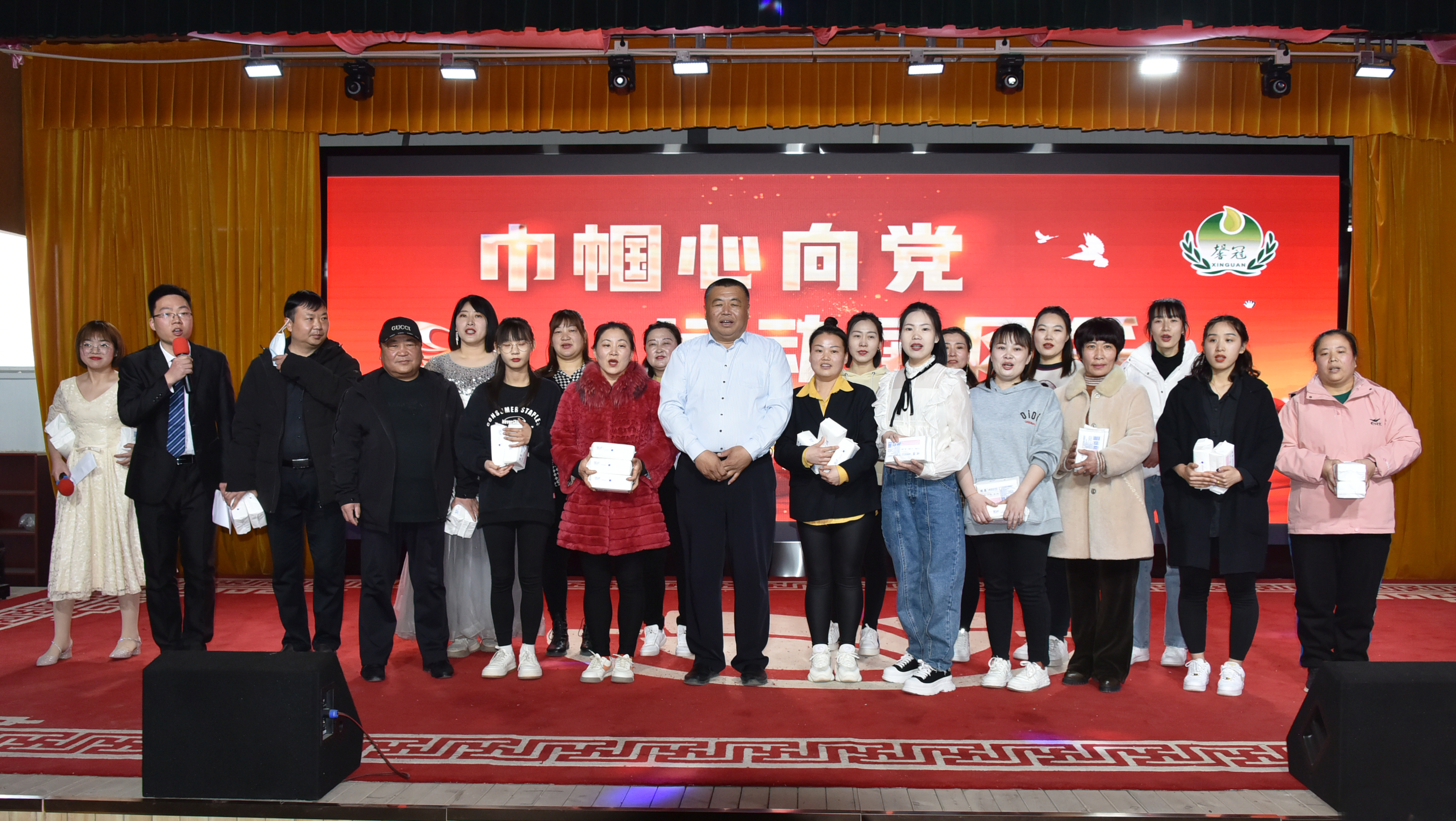 巾幗心向黨，運(yùn)動(dòng)展風(fēng)采